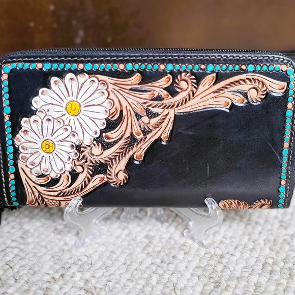New For 23' Hand Tooled Wallet - Picture 2 of 3